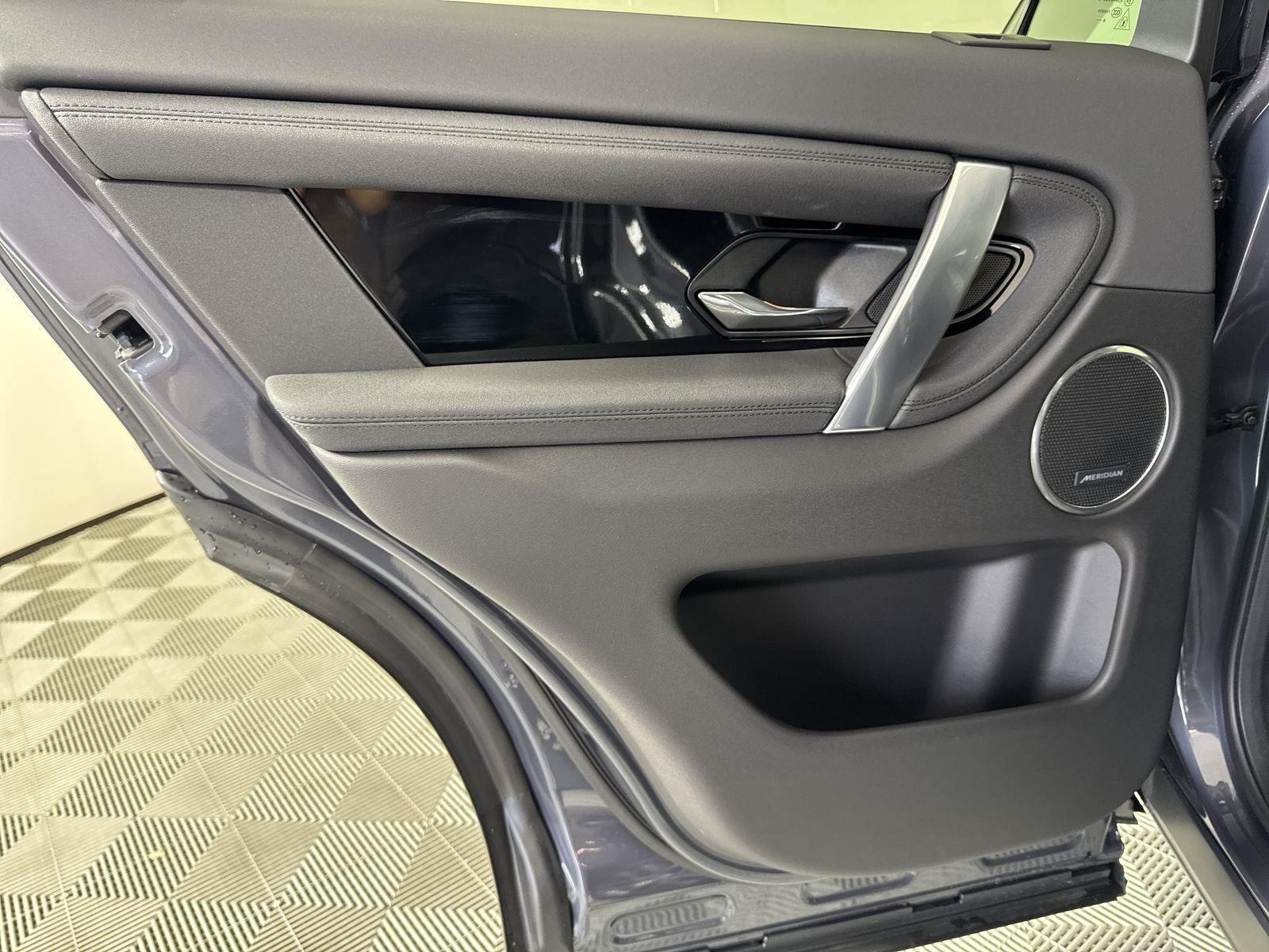 2025 Land Rover Discovery Sport S photo 27
