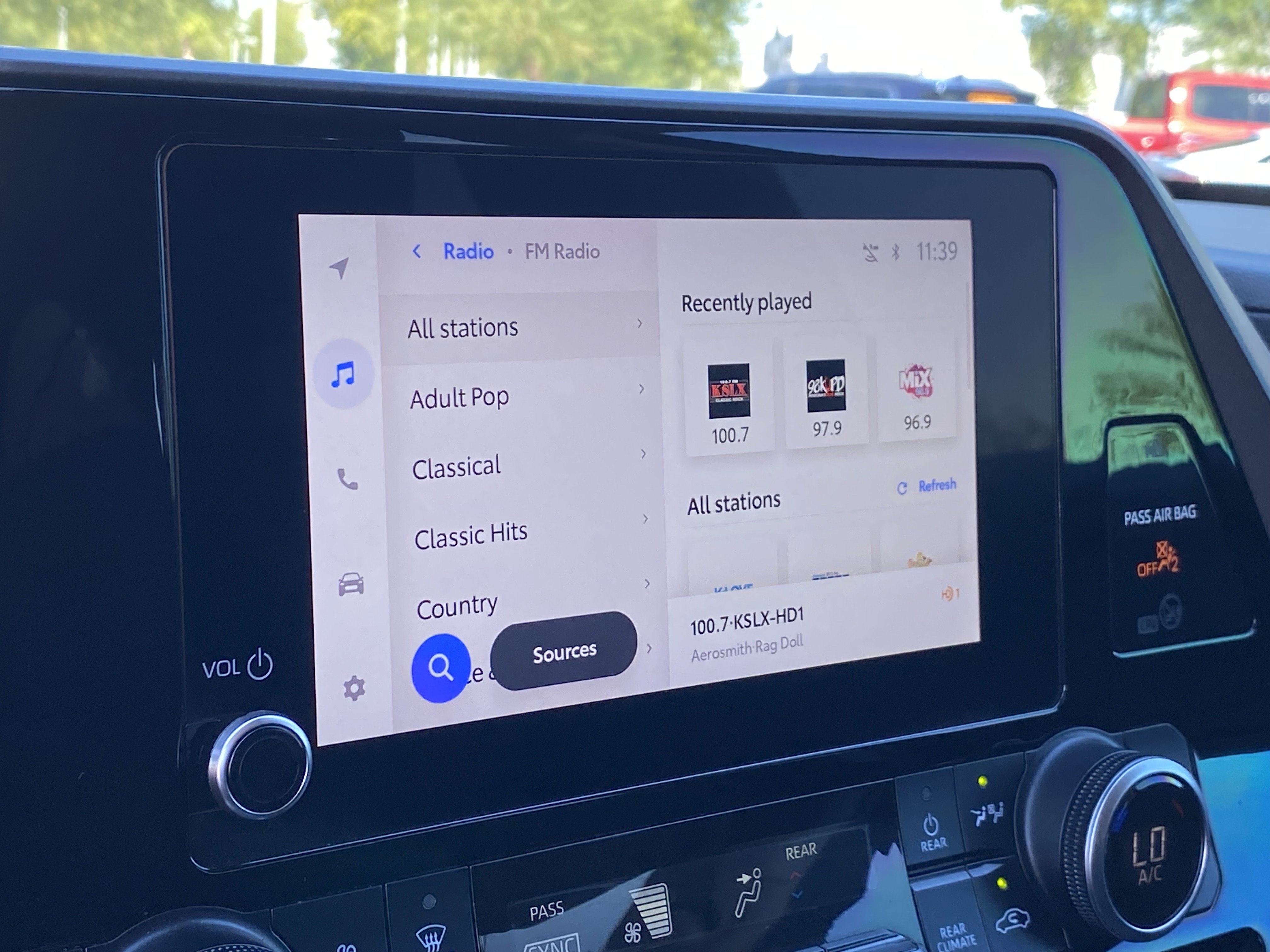 2024 Toyota Highlander LE photo 2
