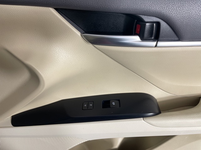 2018 Toyota Camry LE photo 12