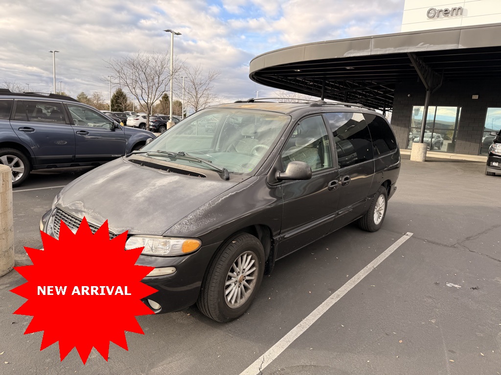 2000 Chrysler Town & Country LX's photo