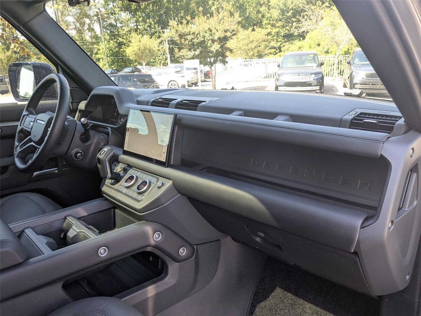 2025 Land Rover Defender S photo 14