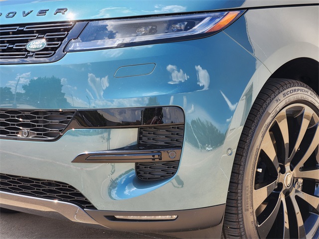 2025 Land Rover Range Rover Sport SE photo 4