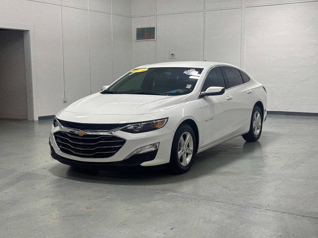 2024 Chevrolet Malibu LS photo 4