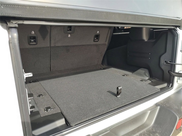 2024 Jeep Wrangler Sahara photo 32