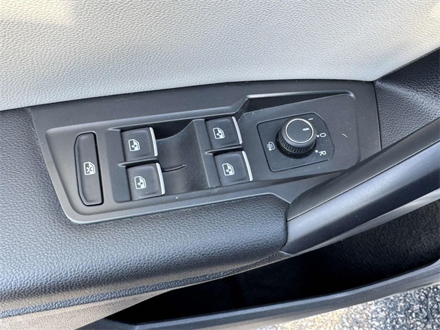 2021 Volkswagen Tiguan SE photo 26