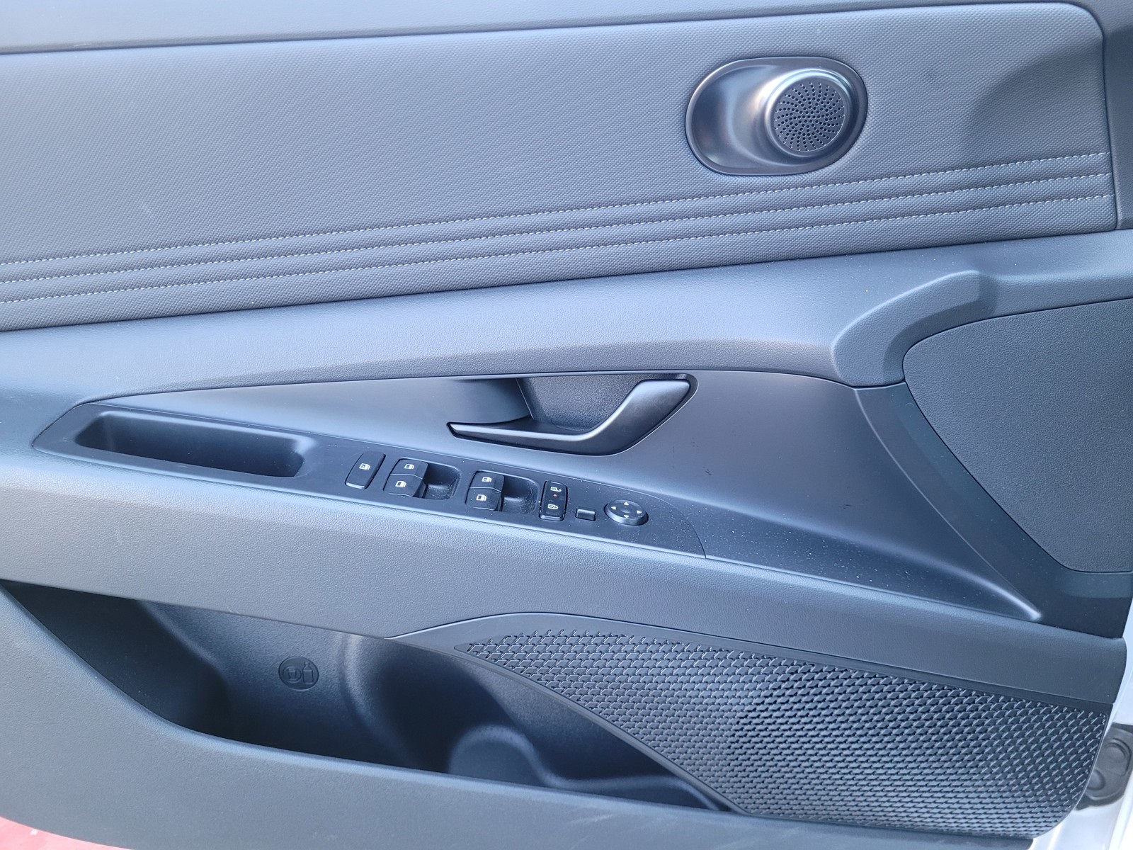 2025 Hyundai Elantra SEL Sport photo 15