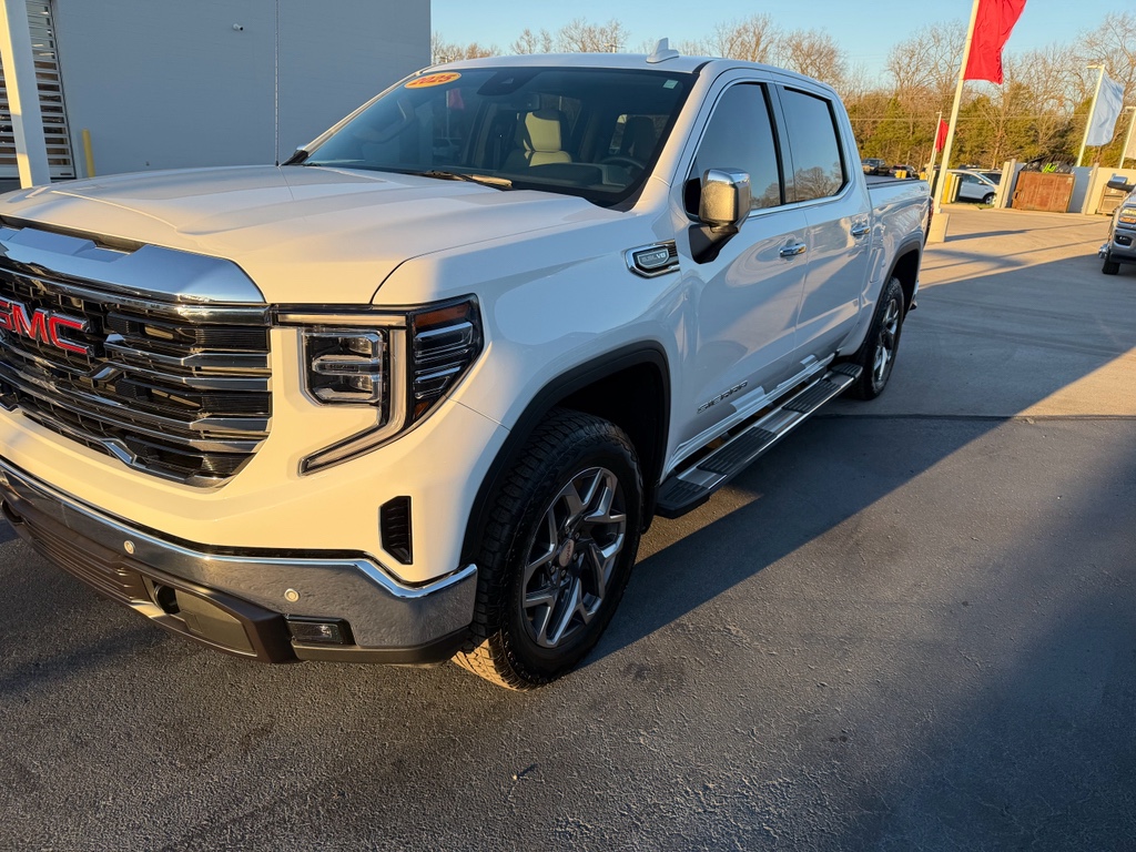 2025 GMC Sierra 1500 SLT's photo