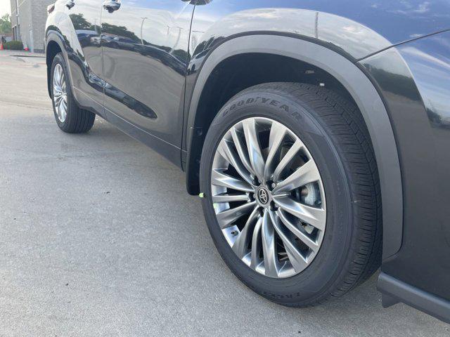 Certified 2025 Toyota Highlander Platinum with VIN 5TDKDRBH0SS584310 for sale in Kansas City