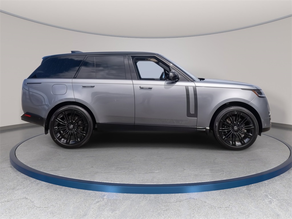 2025 Land Rover Range Rover SE photo 4
