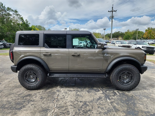 2025 Ford Bronco Outer Banks photo 2
