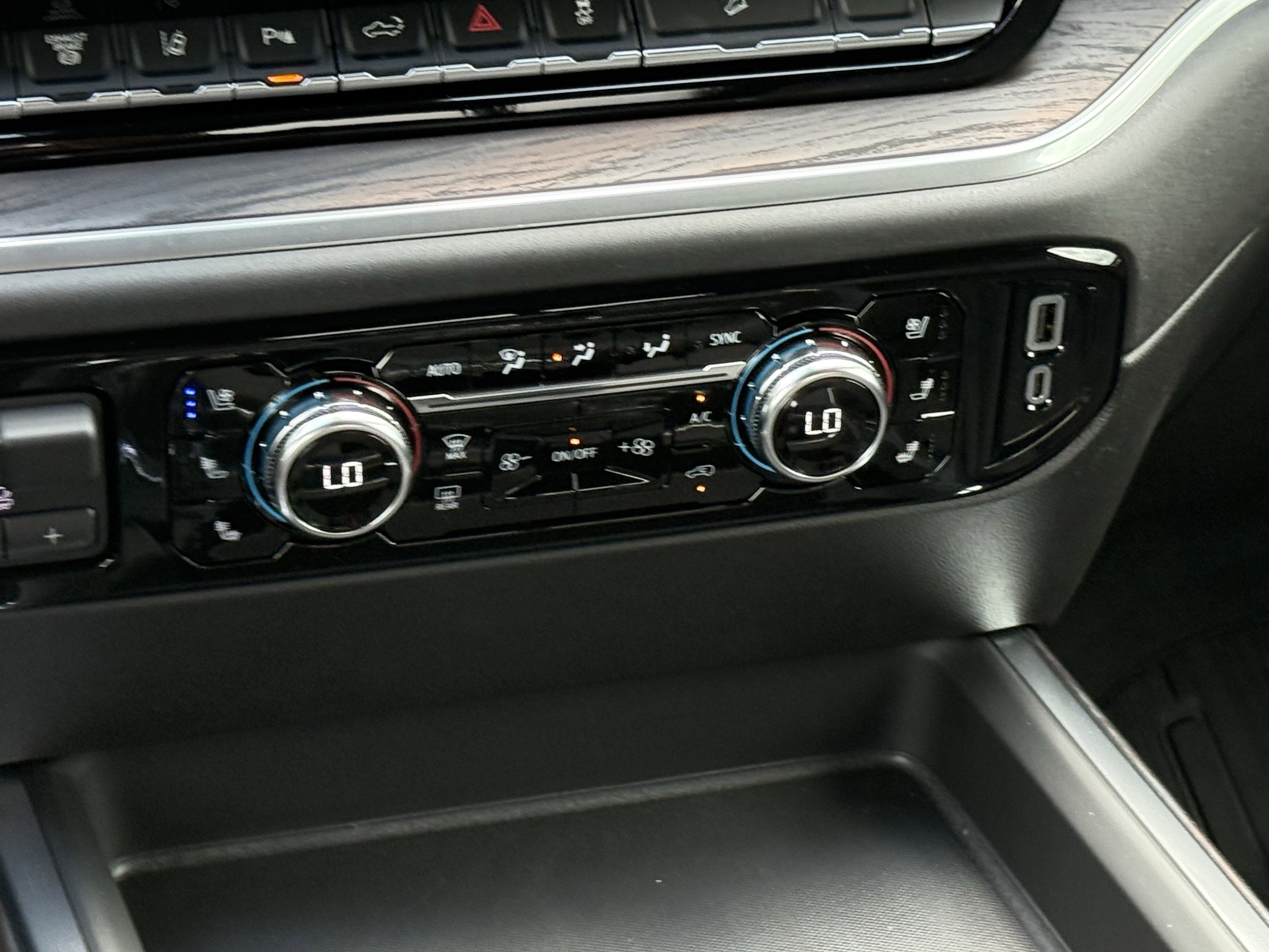2025 Gmc Sierra HD SLT photo 3