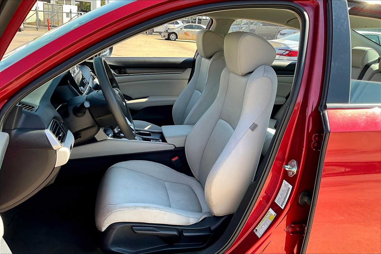 2018 Honda Accord LX 1.5T photo 7