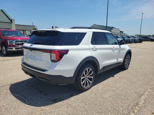 2025 Ford Explorer ST-Line photo 18