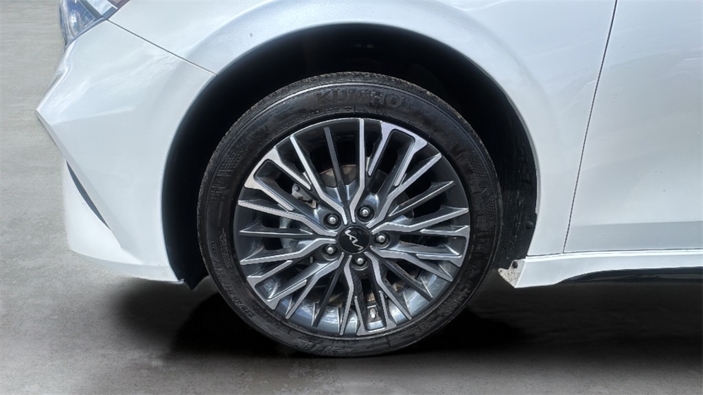 2023 Kia Forte GT-Line photo 17