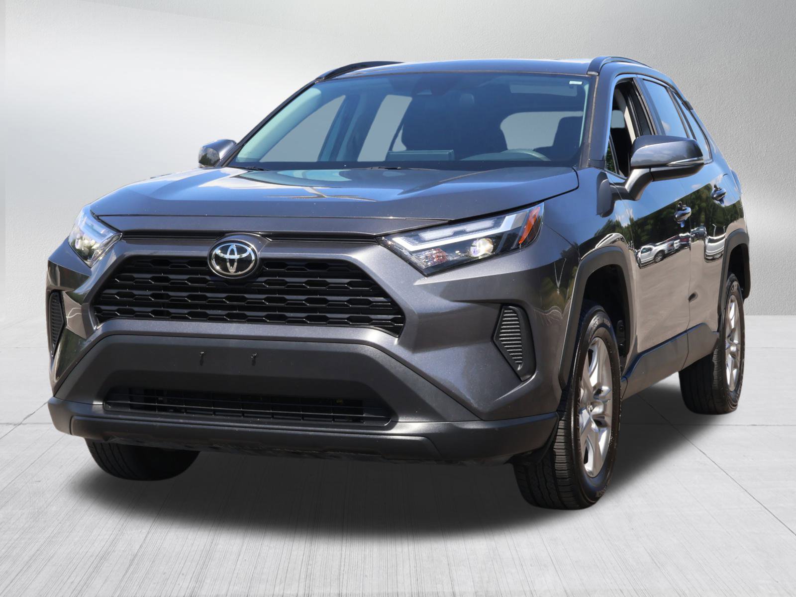 2024 Toyota RAV4 XLE photo 3