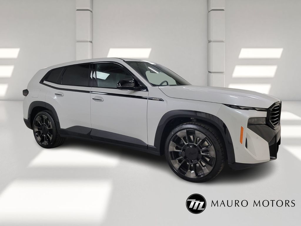 New 2025 White BMW Base image 1