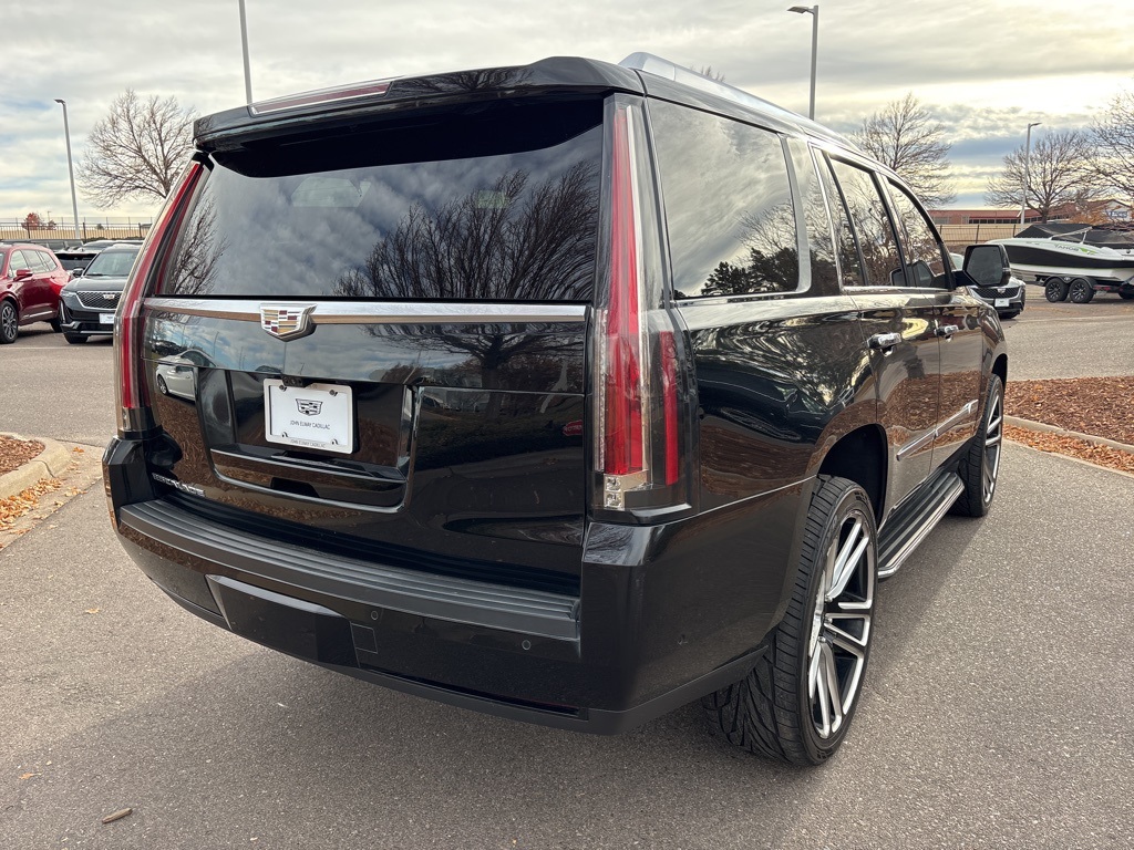 2018 Cadillac Escalade Luxury photo 3