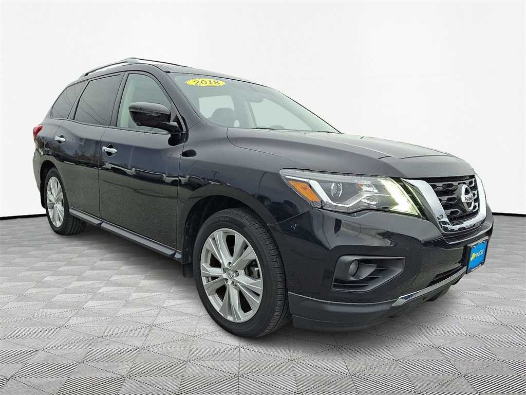 2018 Nissan Pathfinder SL's photo