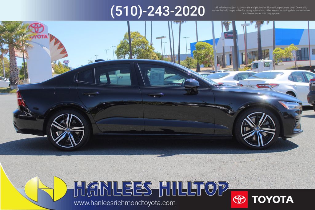 2021 Volvo S60 Recharge T8 R-Design Expression AWD photo 5
