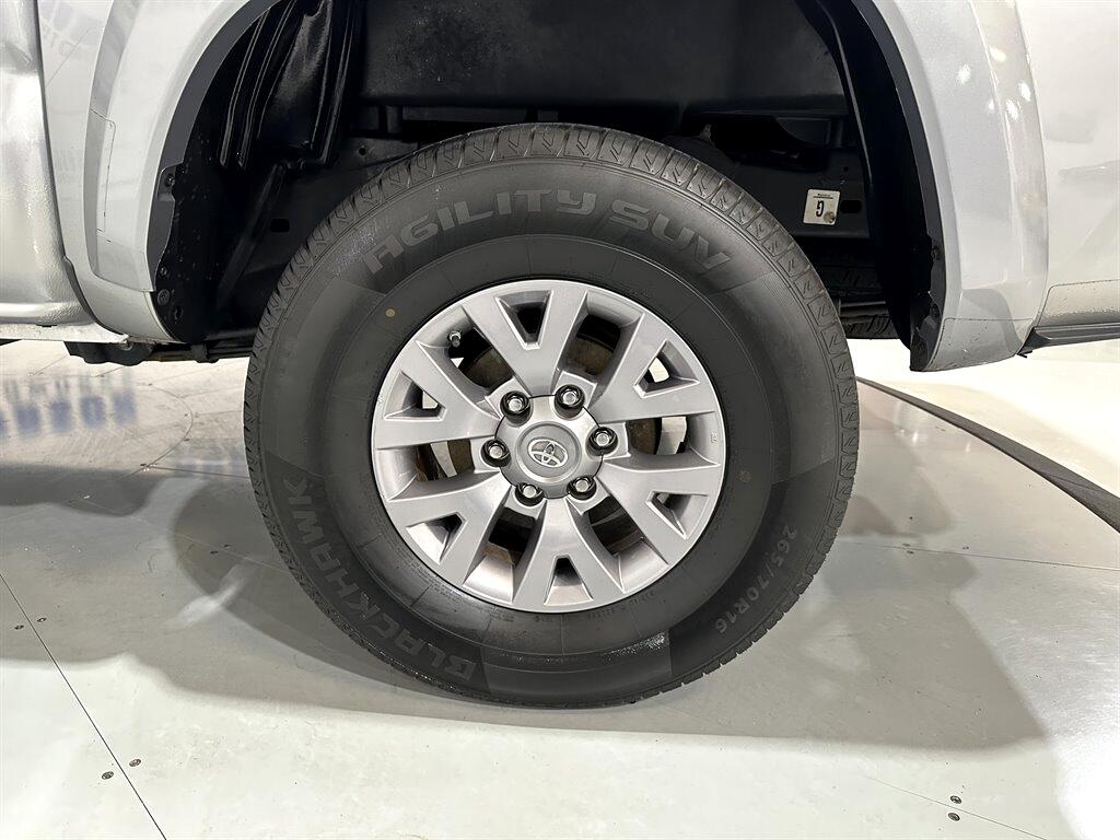 2018 Toyota Tacoma SR5 photo 33