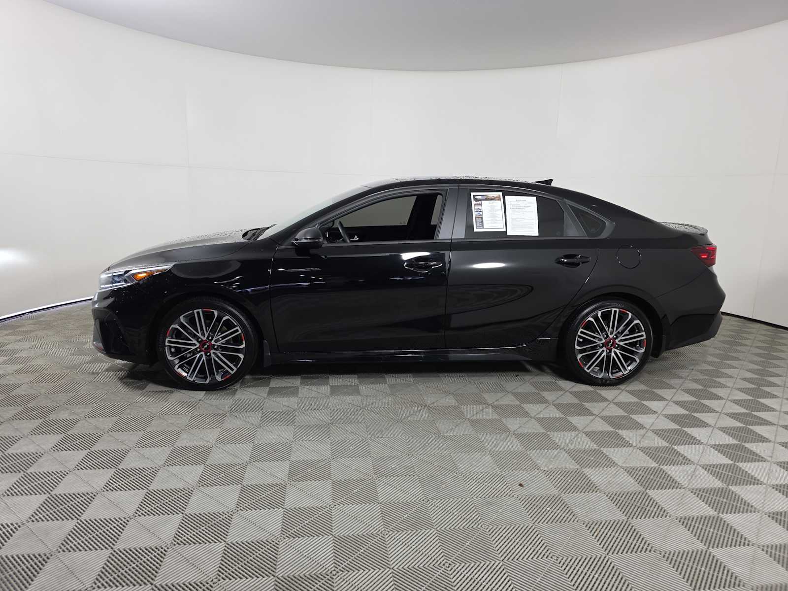 2023 Kia Forte GT photo 4