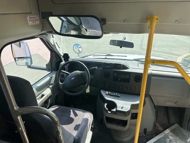 2017 Ford E-350 photo 11