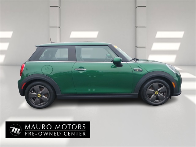 Used 2022 MINI Hardtop 2 Door SE with VIN WMW13DJ05N2P67613 for sale in North Haven, CT