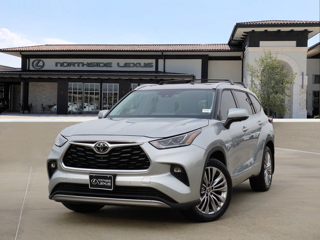 2023 Toyota Highlander Platinum's photo