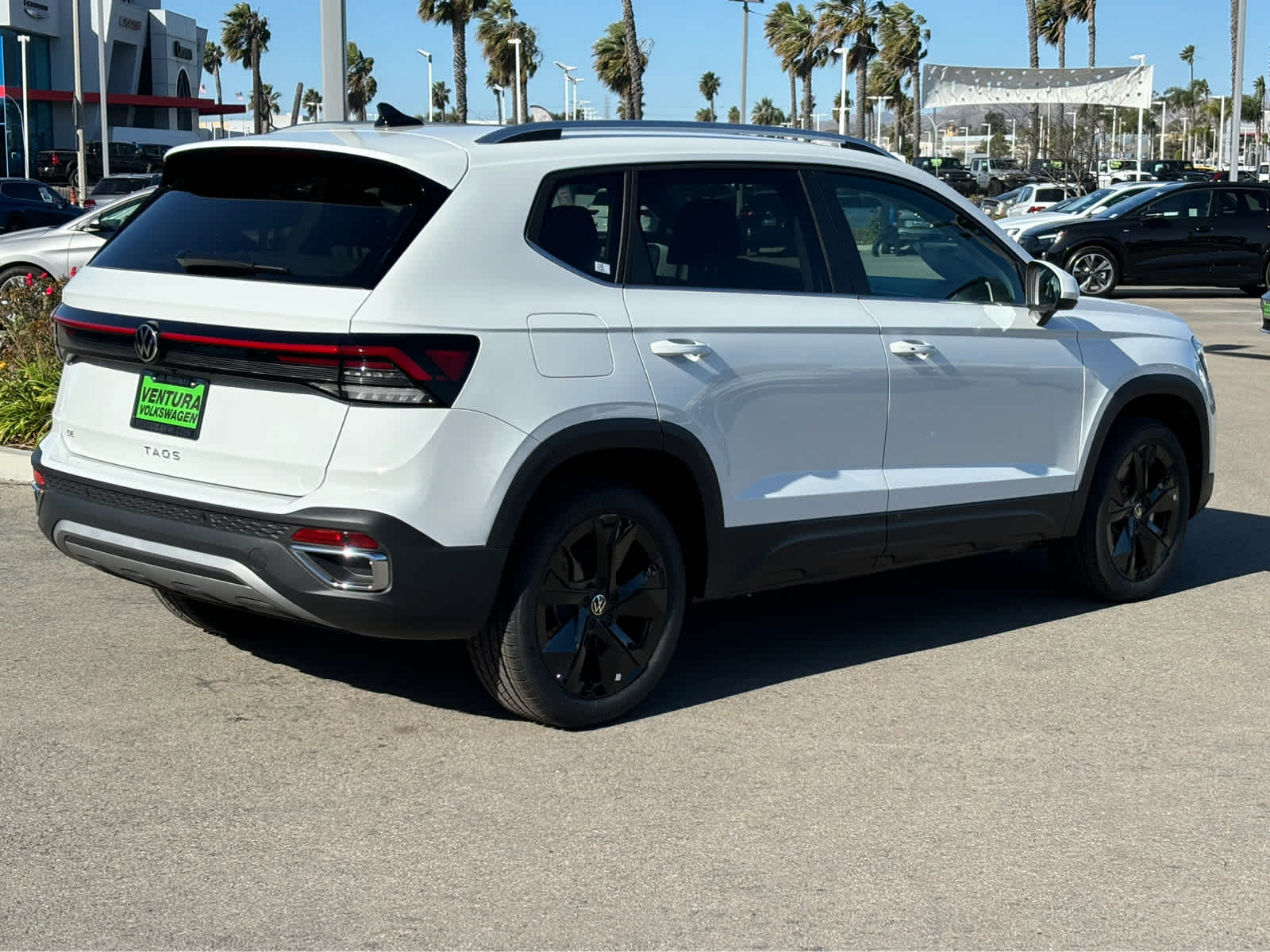 2025 Volkswagen Taos SE photo 3