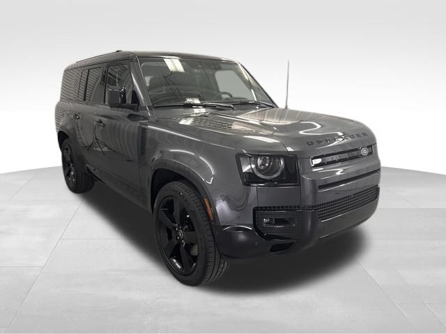 2025 Land Rover Defender 130 X-Dynamic SE photo 4