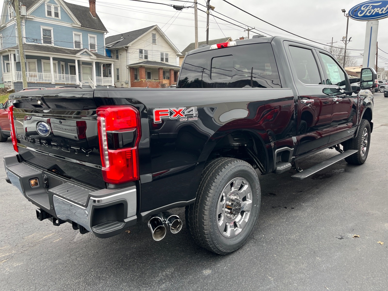 2025 Ford F-350 Lariat photo 3