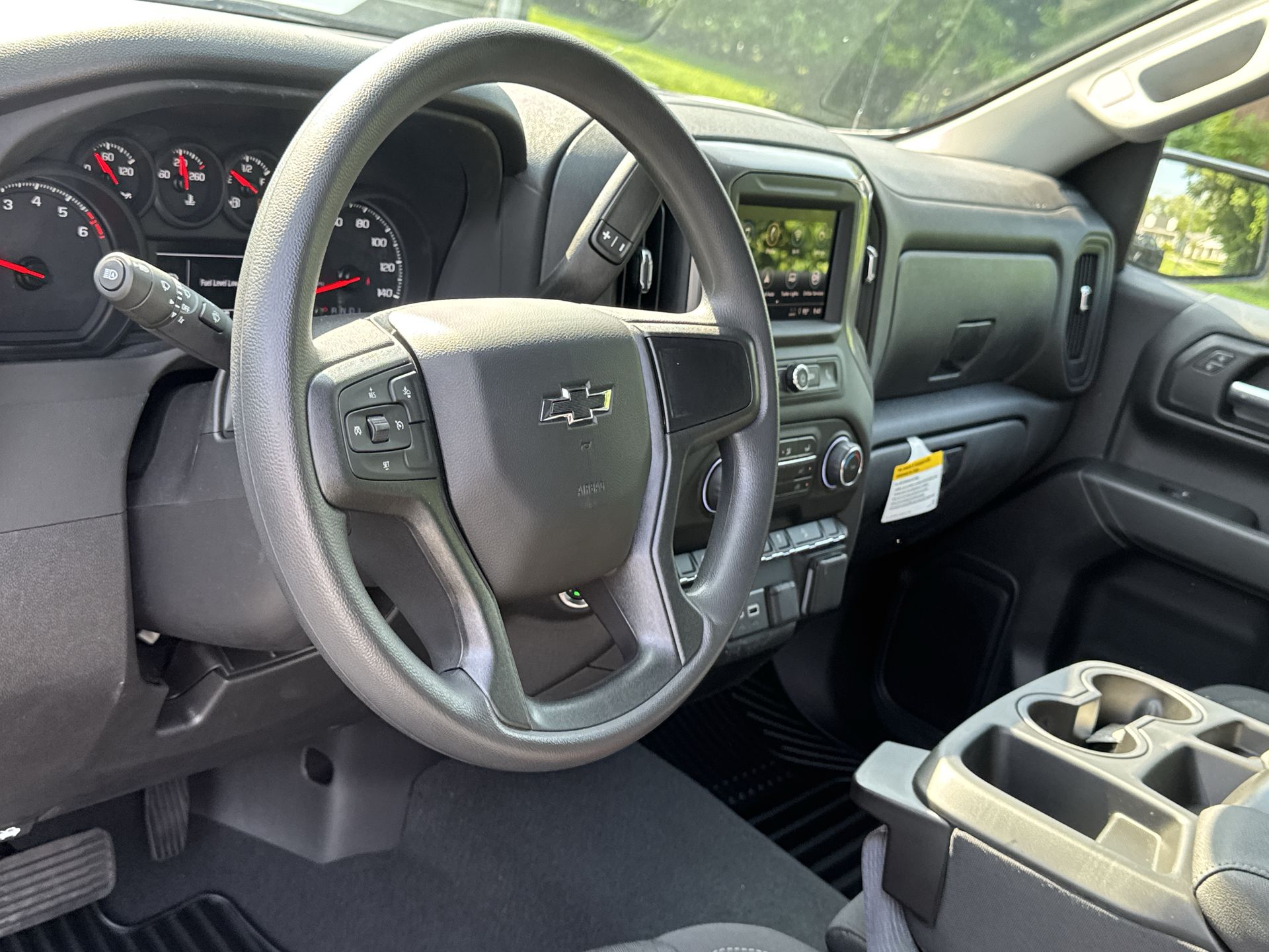 2025 Chevrolet Silverado 1500 Custom Trail Boss photo 2