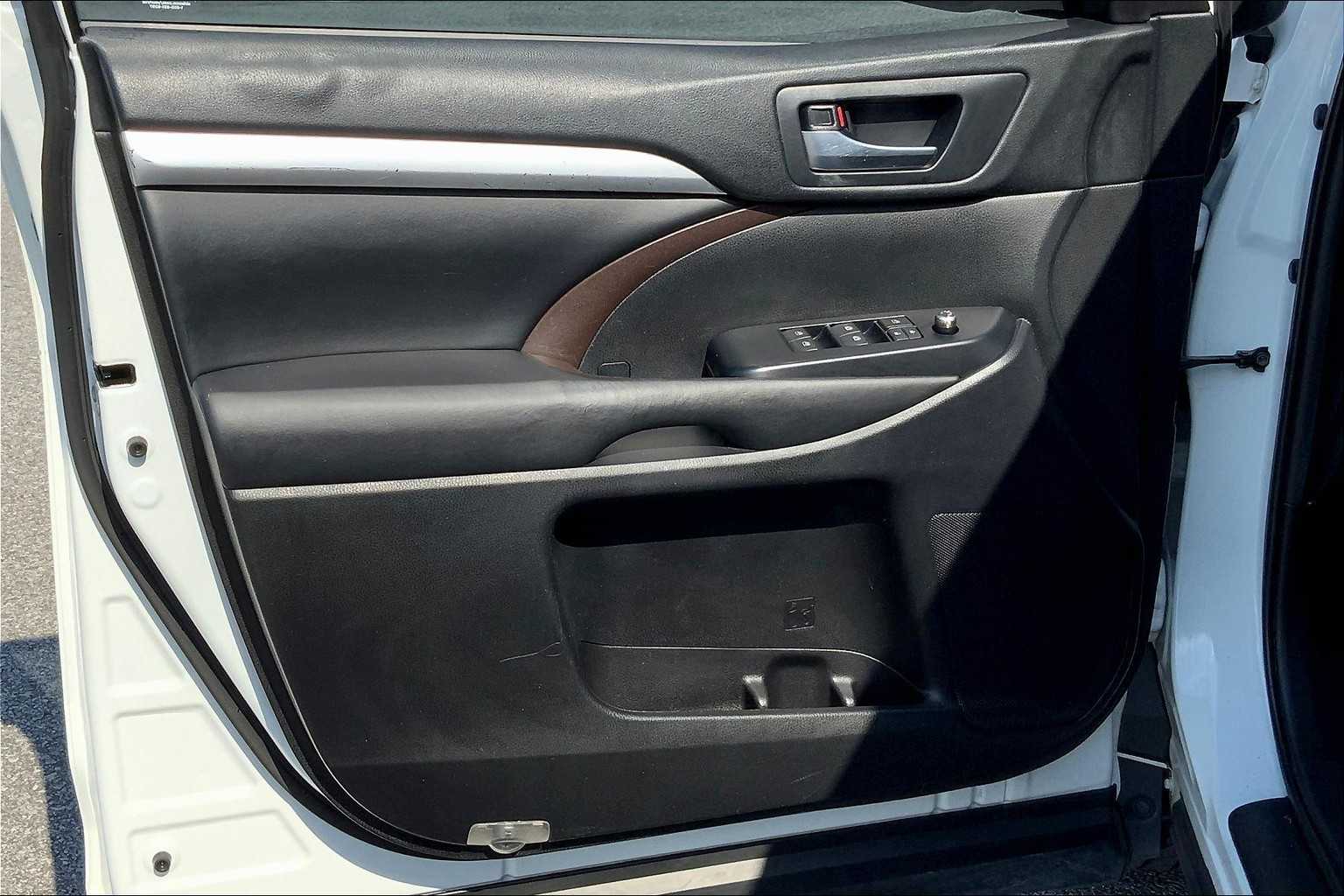 2019 Toyota Highlander XLE photo 16