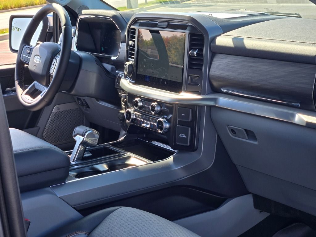 2025 Ford F-150 Lariat photo 7