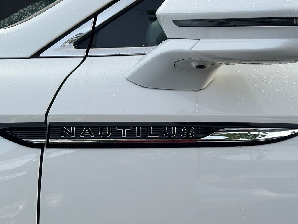 2022 Lincoln Nautilus Black Label photo 12