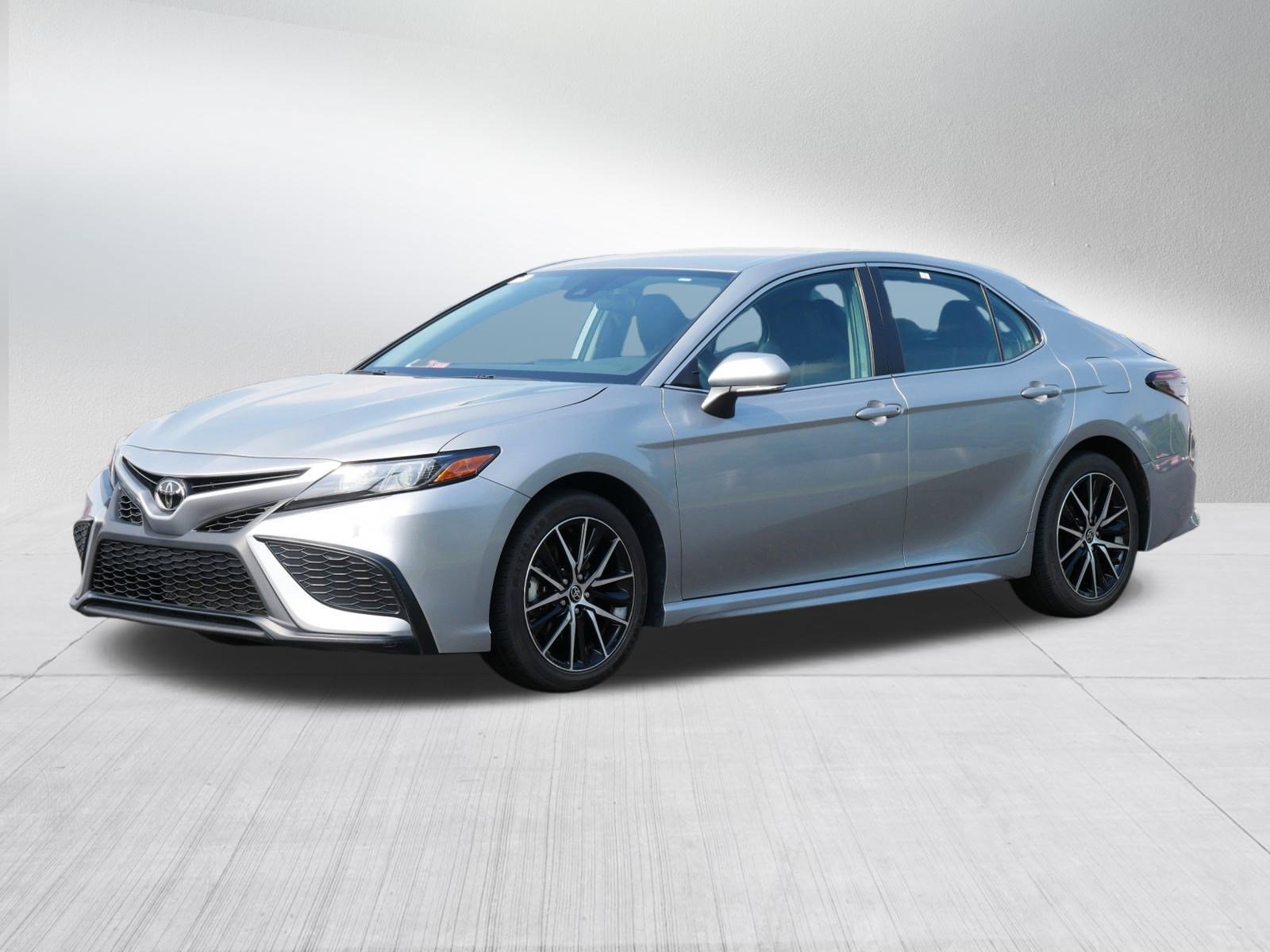 2024 Toyota Camry SE photo 3