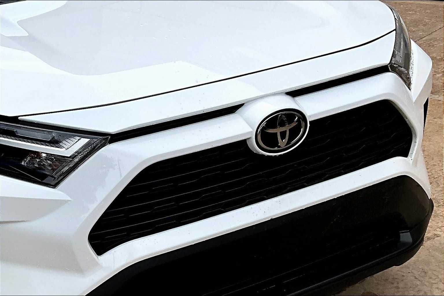 2025 Toyota RAV4 LE photo 21