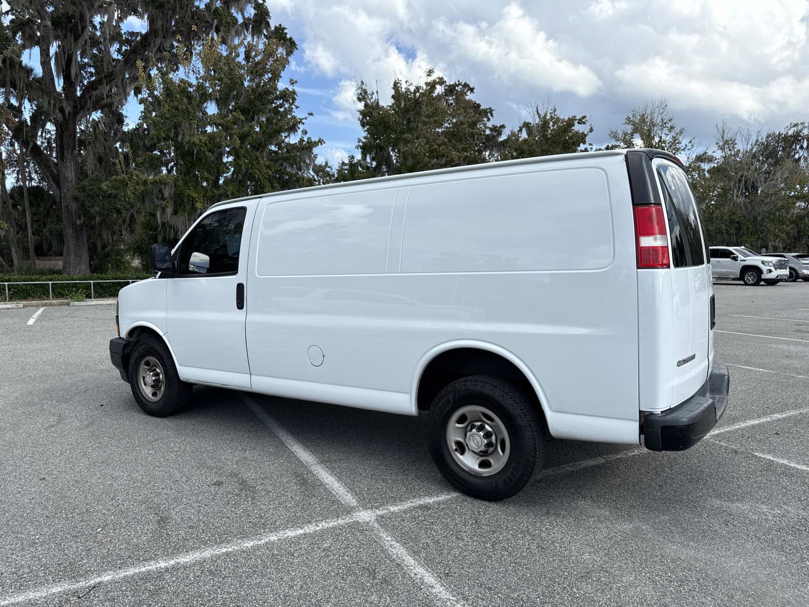 2018 Chevrolet Express Cargo Van 2500 photo 2