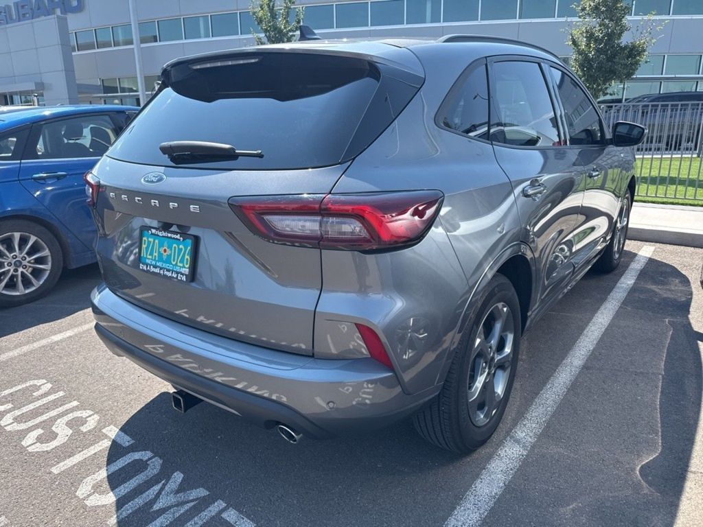 2024 Ford Escape ST-Line photo 4