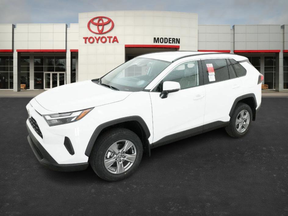 2025 Toyota RAV4 XLE's photo