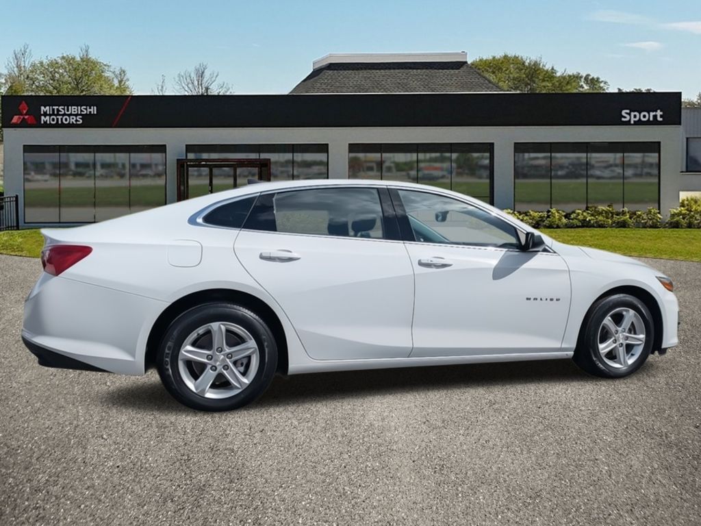 2023 Chevrolet Malibu LS photo 3
