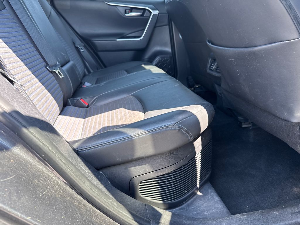 2019 Toyota RAV4 Hybrid XSE photo 12