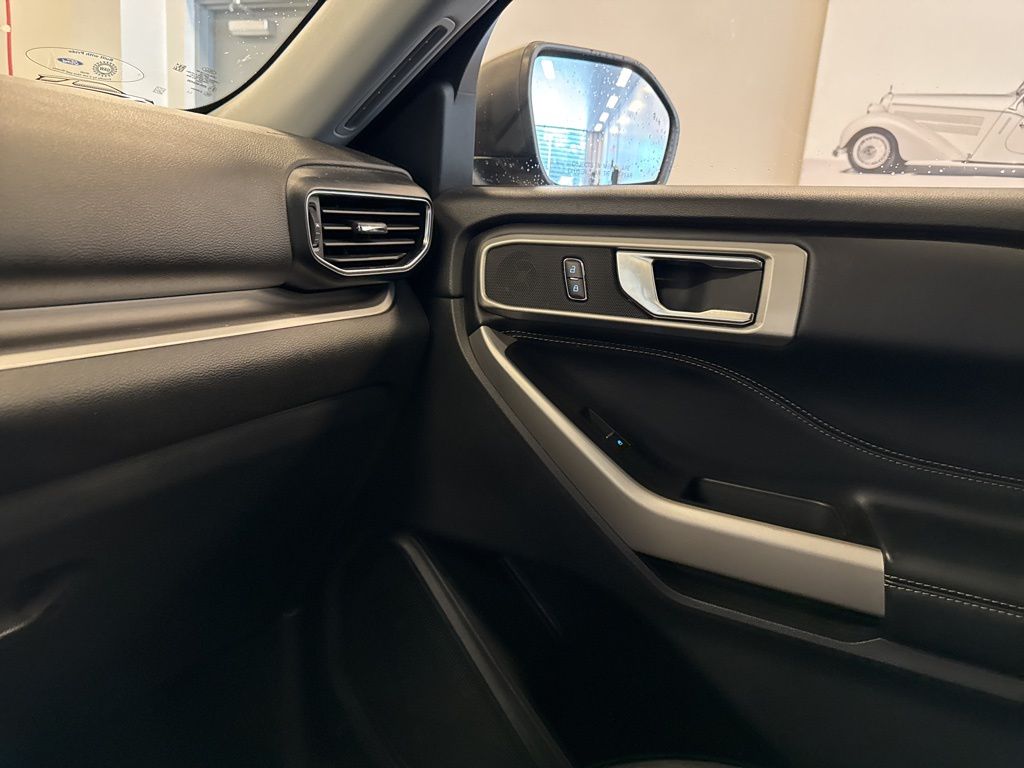 2022 Ford Explorer XLT photo 21