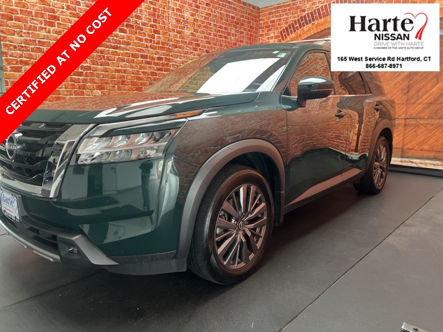 2022 Nissan Pathfinder SL photo 2