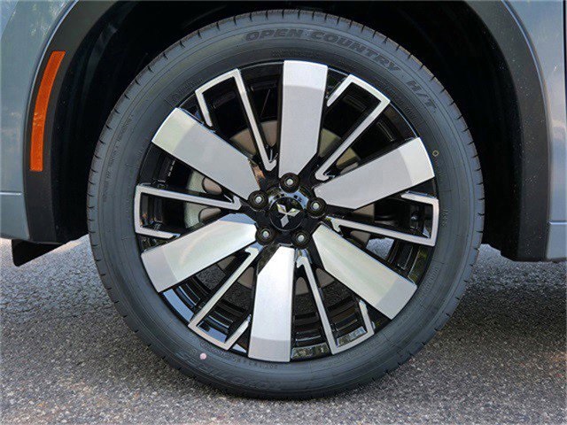 2025 Mitsubishi Outlander SEL photo 3