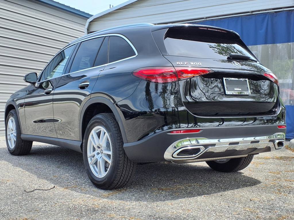 2025 Mercedes Benz GLC 300 4MATIC photo 5