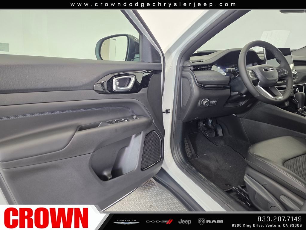 2026 Jeep Compass Latitude Altitude photo 13