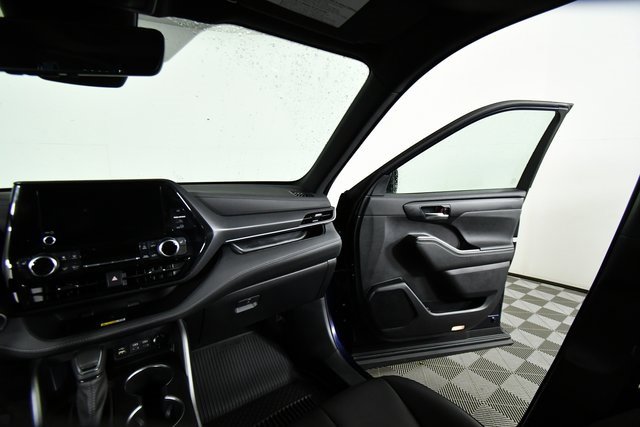 2024 Toyota Highlander LE photo 18
