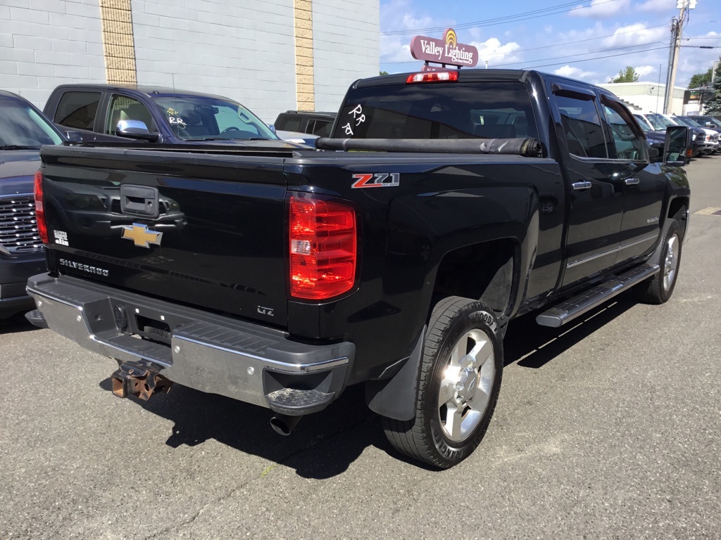 2017 Chevrolet Silverado 2500HD LTZ photo 4