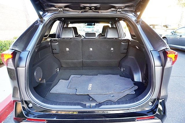 Used 2020  Toyota XSE image 12